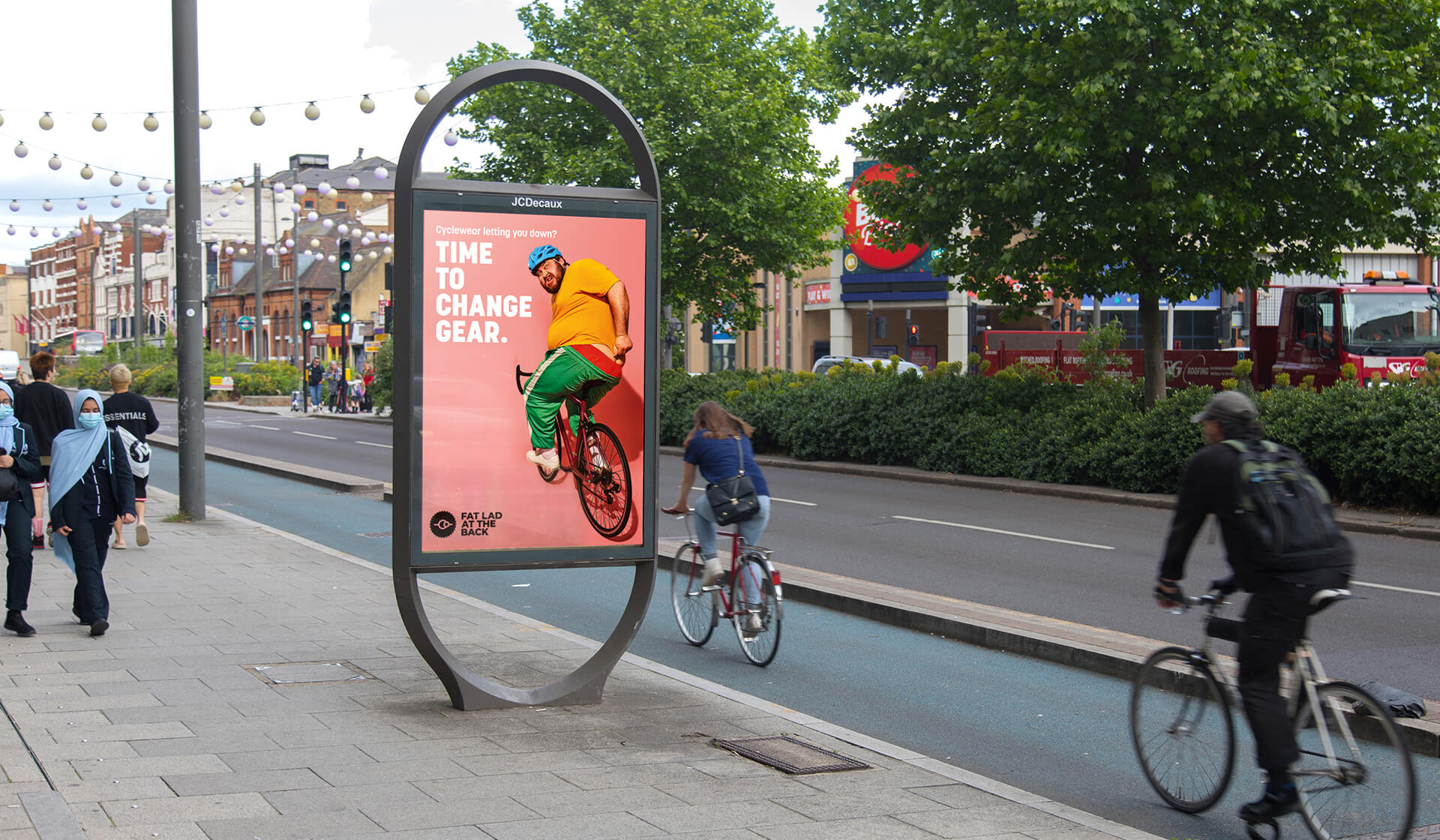 Fat Lad At The Back - Time to change gear - Mellor&Smith - Ad campaign - bikes and cyclists - Outdoor OOH